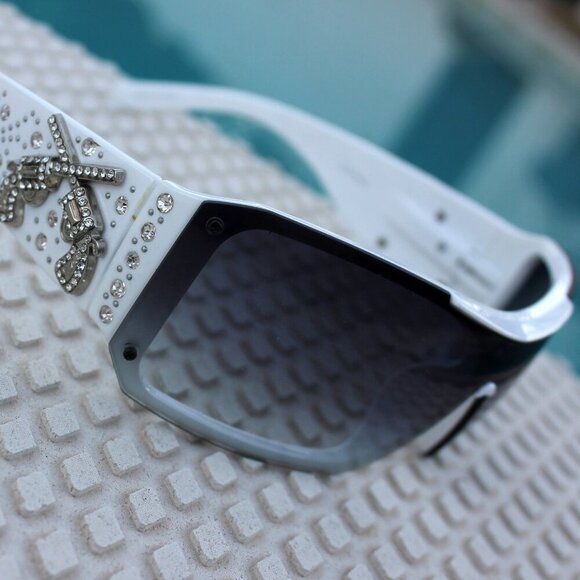 Montana West Sunglasses in White w/Silver Duo Guns Concho Accents - Picture 12 of 15
